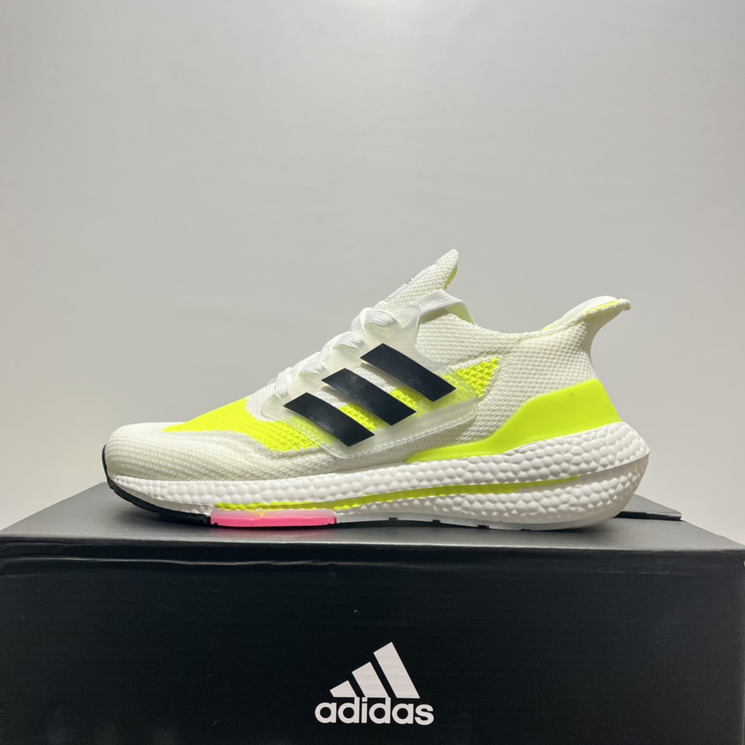 特价🔥🔥🔥高版本 💰165
阿迪达斯 Adidas UB7.0 爆米花👟 前凸后翘的adidas ultra boost 2021系列正式曝光，新一代的ulrtra boost 21在中底的部分添加了更多的boost材质面积，除了部分标志性的细节处外，这次更新的款式以前凸后翘的流线型呈现。中底的支撑片也变成了造型奇特的U型，鞋子设计十分有速度感 尺码36-44