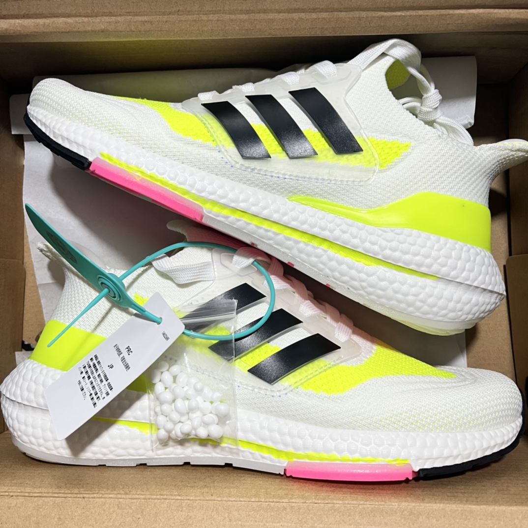 特价🔥🔥🔥高版本 💰165
阿迪达斯 Adidas UB7.0 爆米花👟 前凸后翘的adidas ultra boost 2021系列正式曝光，新一代的ulrtra boost 21在中底的部分添加了更多的boost材质面积，除了部分标志性的细节处外，这次更新的款式以前凸后翘的流线型呈现。中底的支撑片也变成了造型奇特的U型，鞋子设计十分有速度感 尺码36-44