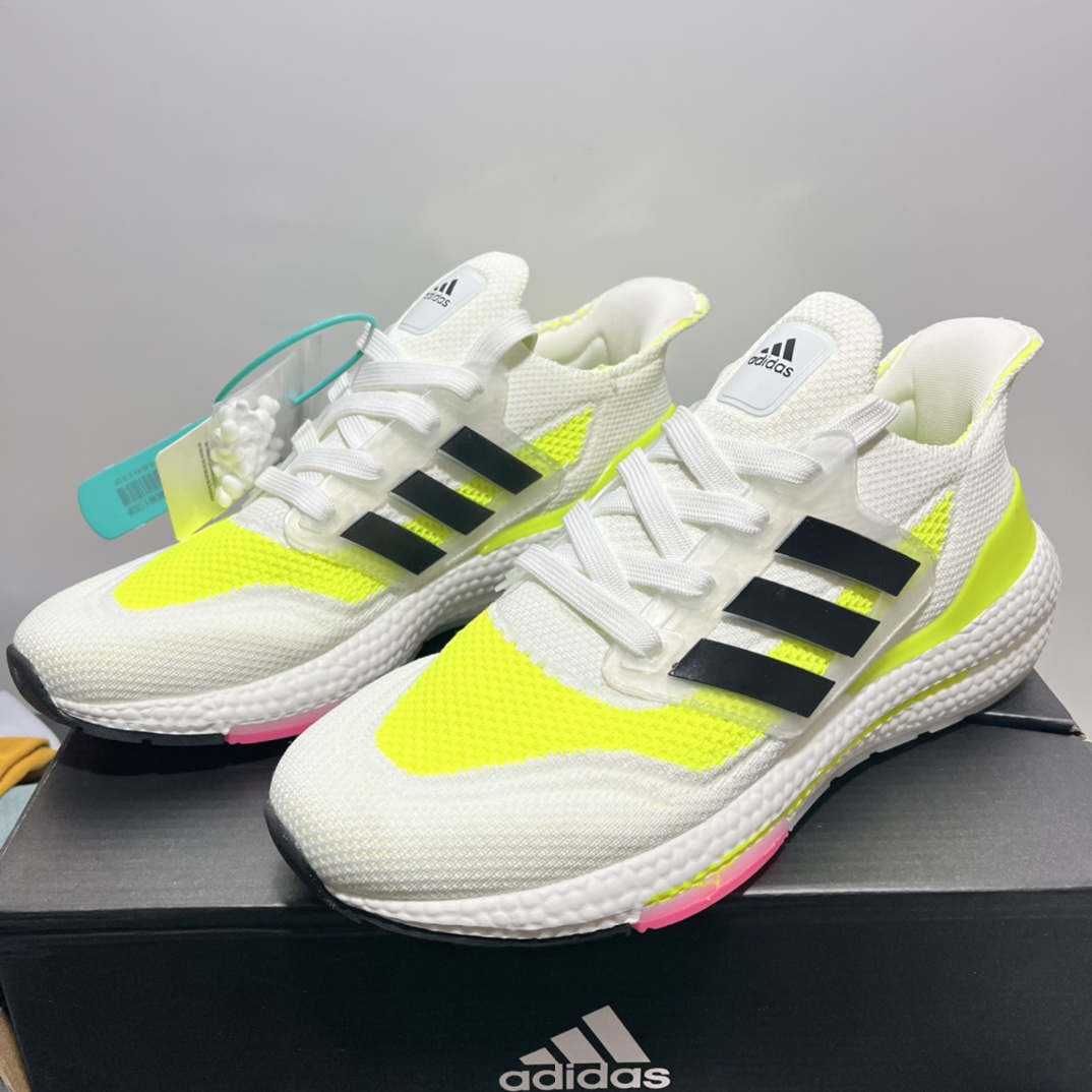 特价🔥🔥🔥高版本 💰165
阿迪达斯 Adidas UB7.0 爆米花👟 前凸后翘的adidas ultra boost 2021系列正式曝光，新一代的ulrtra boost 21在中底的部分添加了更多的boost材质面积，除了部分标志性的细节处外，这次更新的款式以前凸后翘的流线型呈现。中底的支撑片也变成了造型奇特的U型，鞋子设计十分有速度感 尺码36-44