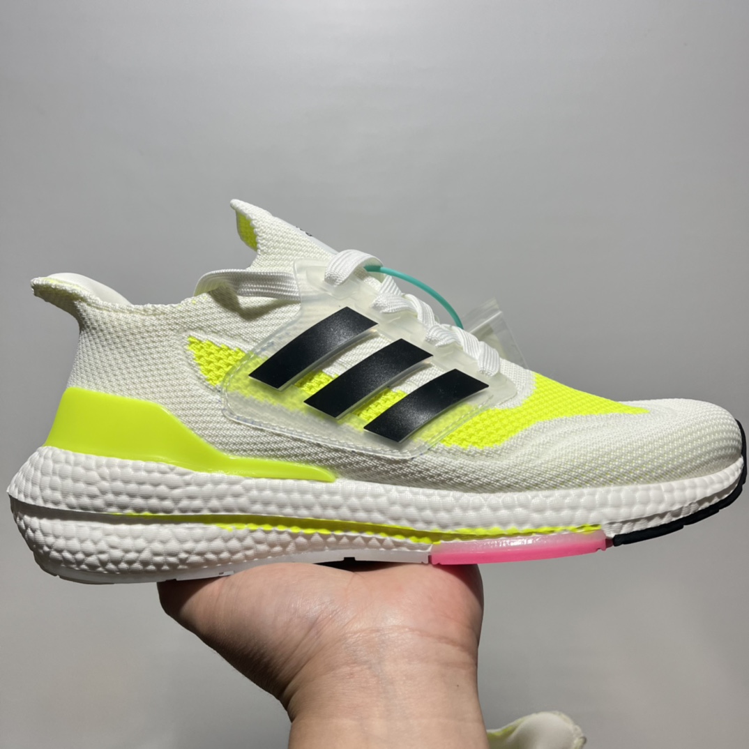特价🔥🔥🔥高版本 💰165
阿迪达斯 Adidas UB7.0 爆米花👟 前凸后翘的adidas ultra boost 2021系列正式曝光，新一代的ulrtra boost 21在中底的部分添加了更多的boost材质面积，除了部分标志性的细节处外，这次更新的款式以前凸后翘的流线型呈现。中底的支撑片也变成了造型奇特的U型，鞋子设计十分有速度感 尺码36-44