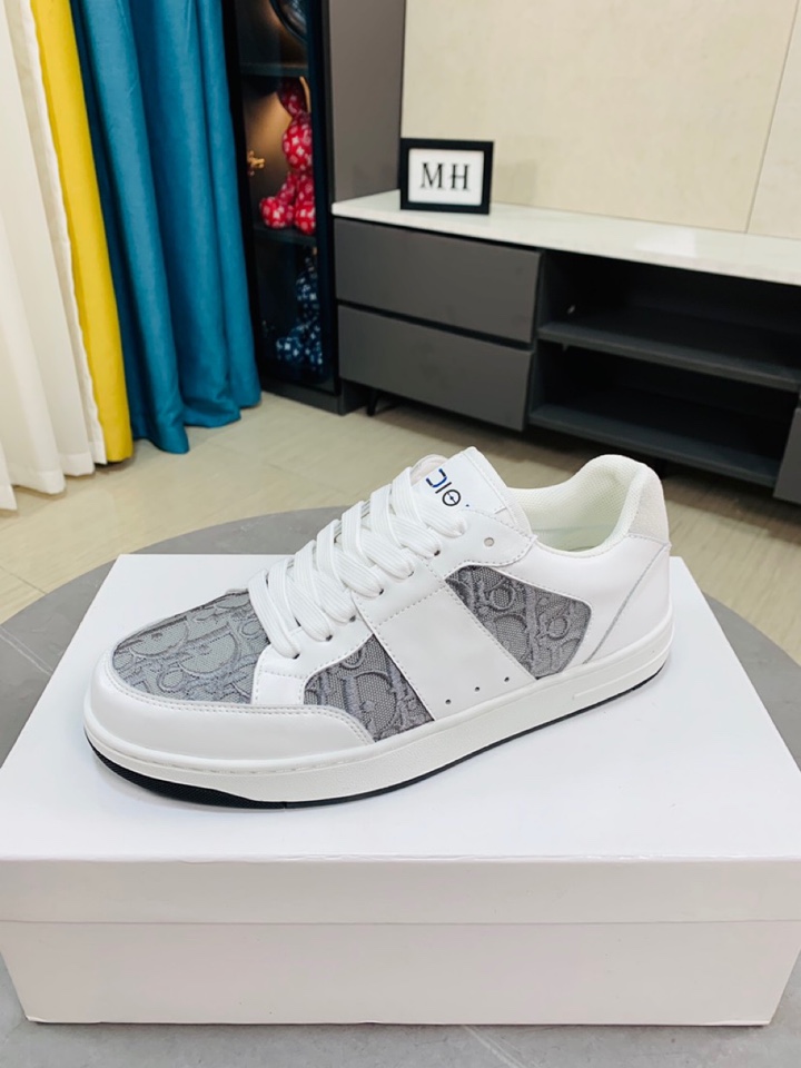 I0  Dior迪奥爆卖款官网全球首发🔝男鞋高端品牌 官网最系列：鞋面采用进口牛皮搭配专供面料打造➕网布透气内里。让行走更加便捷舒适与官方的质量相比美的1：1复刻。打造时尚个性衬托你的与众不同潮男必备!经典款。男码：38-44。