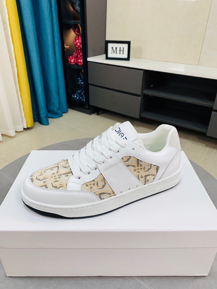 I0  Dior迪奥爆卖款官网全球首发🔝男鞋高端品牌 官网最系列：鞋面采用进口牛皮搭配专供面料打造➕网布透气内里。让行走更加便捷舒适与官方的质量相比美的1：1复刻。打造时尚个性衬托你的与众不同潮男必备!经典款。男码：38-44。