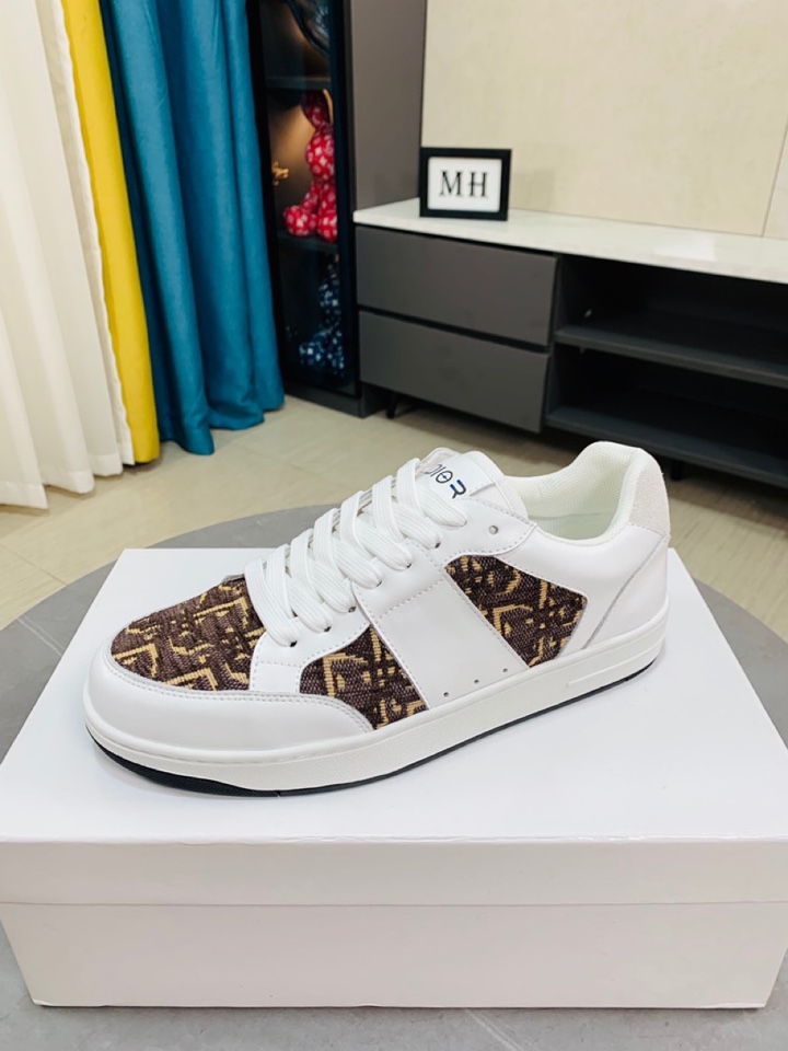 I0  Dior迪奥爆卖款官网全球首发🔝男鞋高端品牌 官网最系列：鞋面采用进口牛皮搭配专供面料打造➕网布透气内里。让行走更加便捷舒适与官方的质量相比美的1：1复刻。打造时尚个性衬托你的与众不同潮男必备!经典款。男码：38-44。