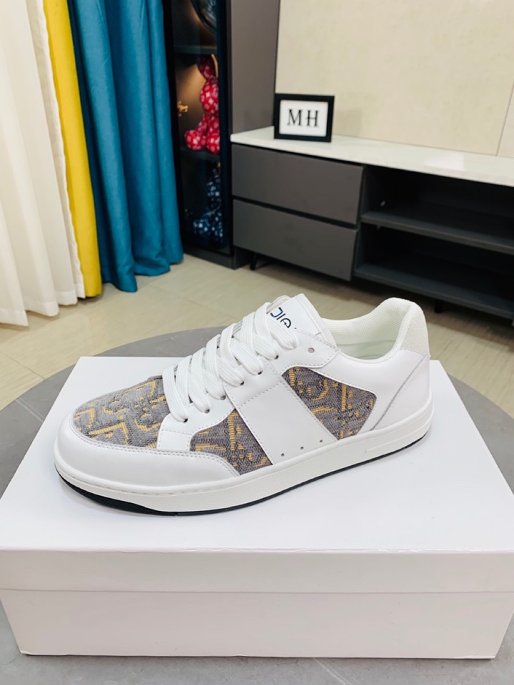 I0  Dior迪奥爆卖款官网全球首发🔝男鞋高端品牌 官网最系列：鞋面采用进口牛皮搭配专供面料打造➕网布透气内里。让行走更加便捷舒适与官方的质量相比美的1：1复刻。打造时尚个性衬托你的与众不同潮男必备!经典款。男码：38-44。