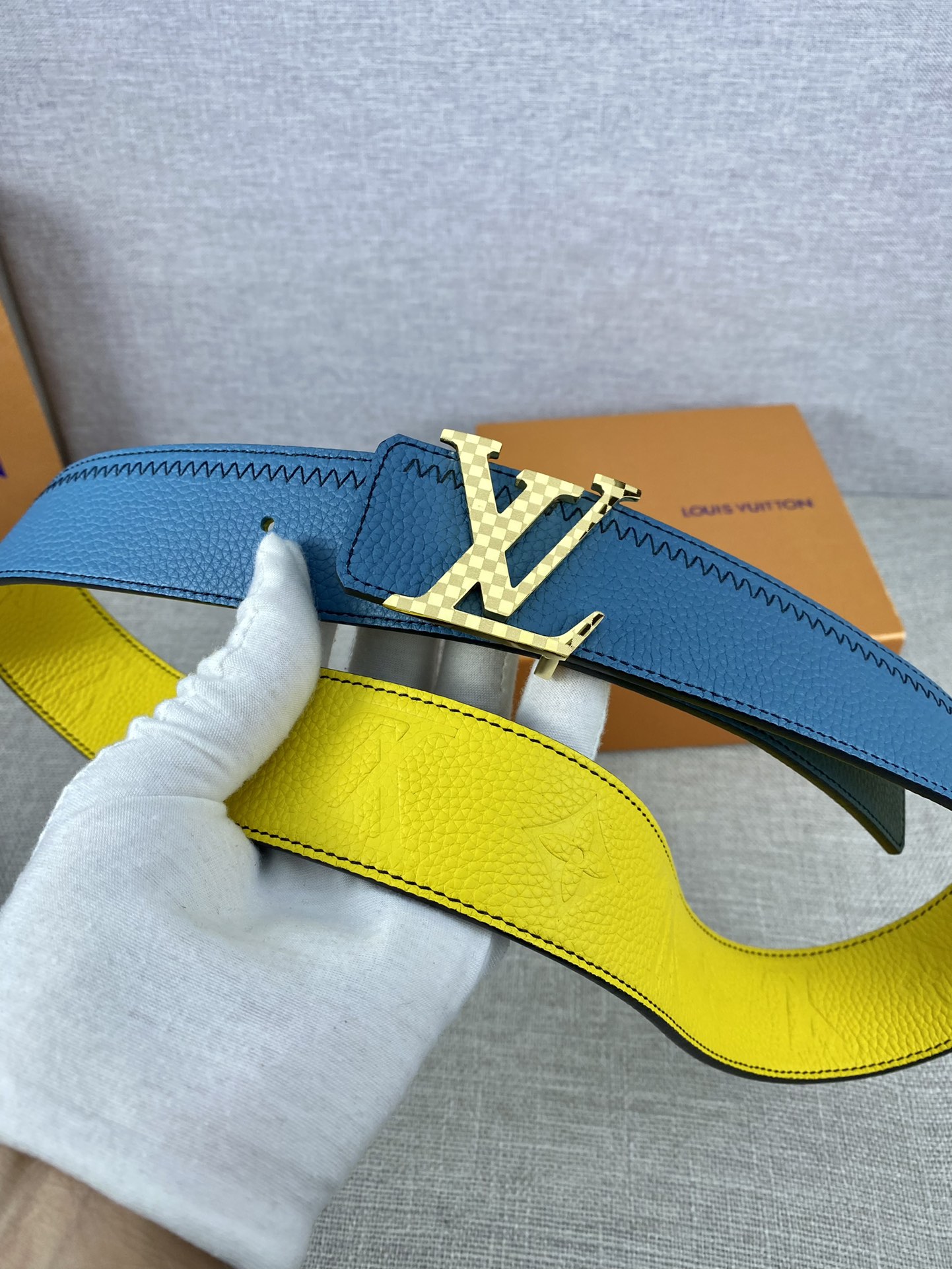 LV Initiales Color Blocks 双面腰带为经典设计注入潮流格调 2