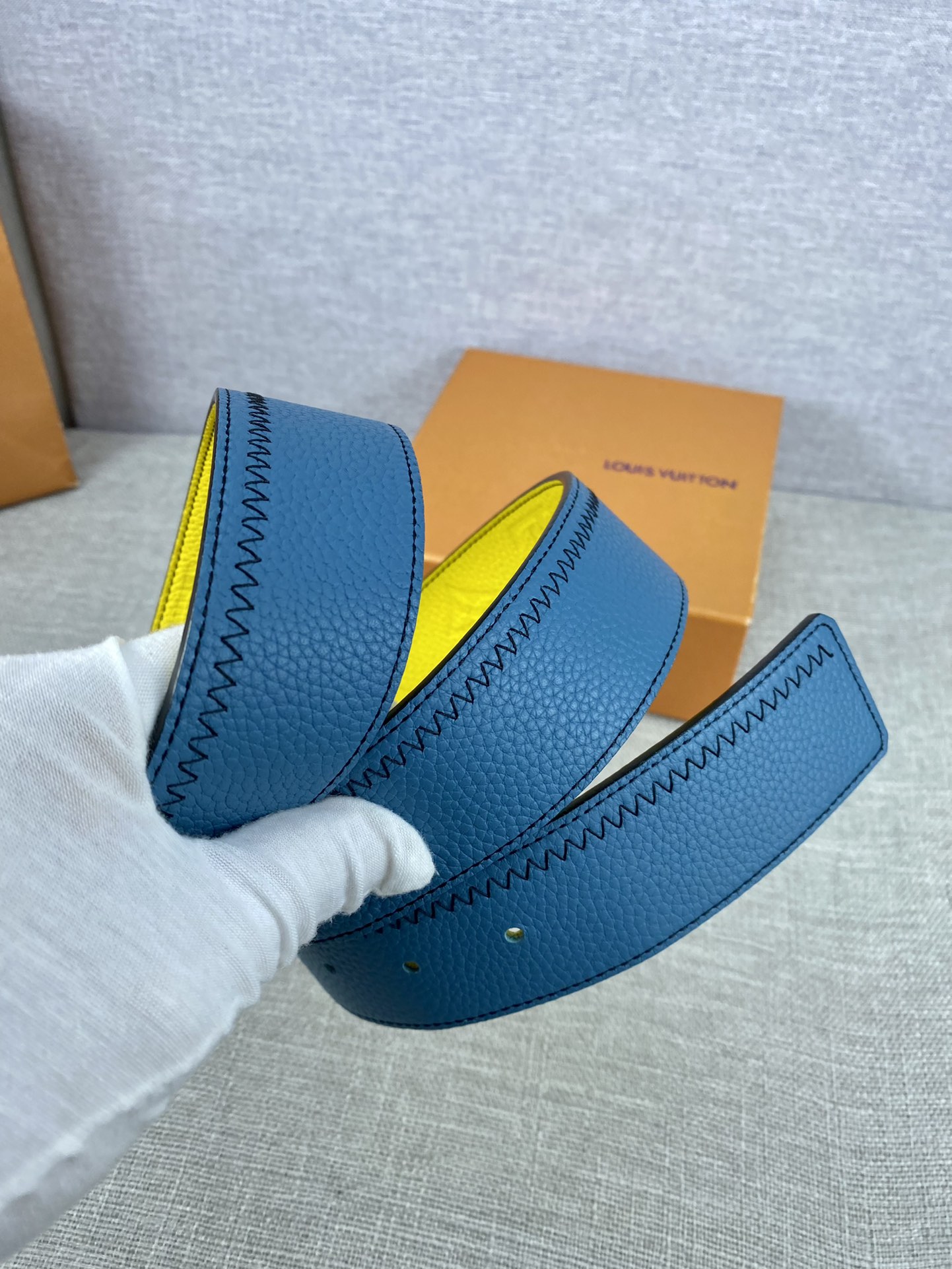 LV Initiales Color Blocks 双面腰带为经典设计注入潮流格调 8