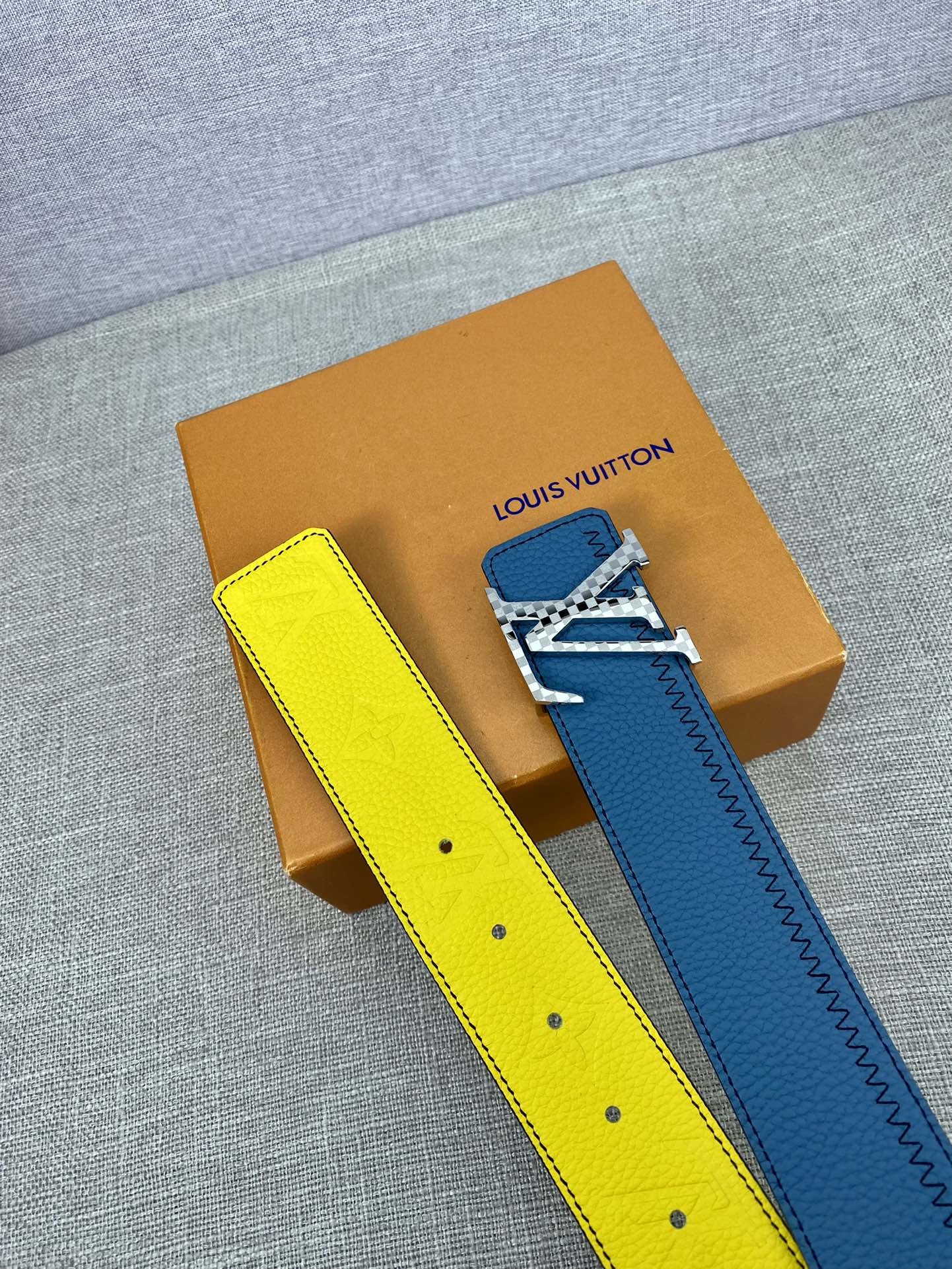 LV Initiales Color Blocks 双面腰带为经典设计注入潮流格调 6