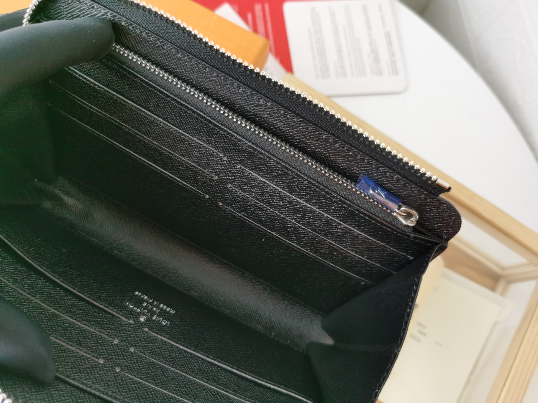 Zippy Dragonne ラウンドファスナー財布 - 旅行スタイルのエレガンス