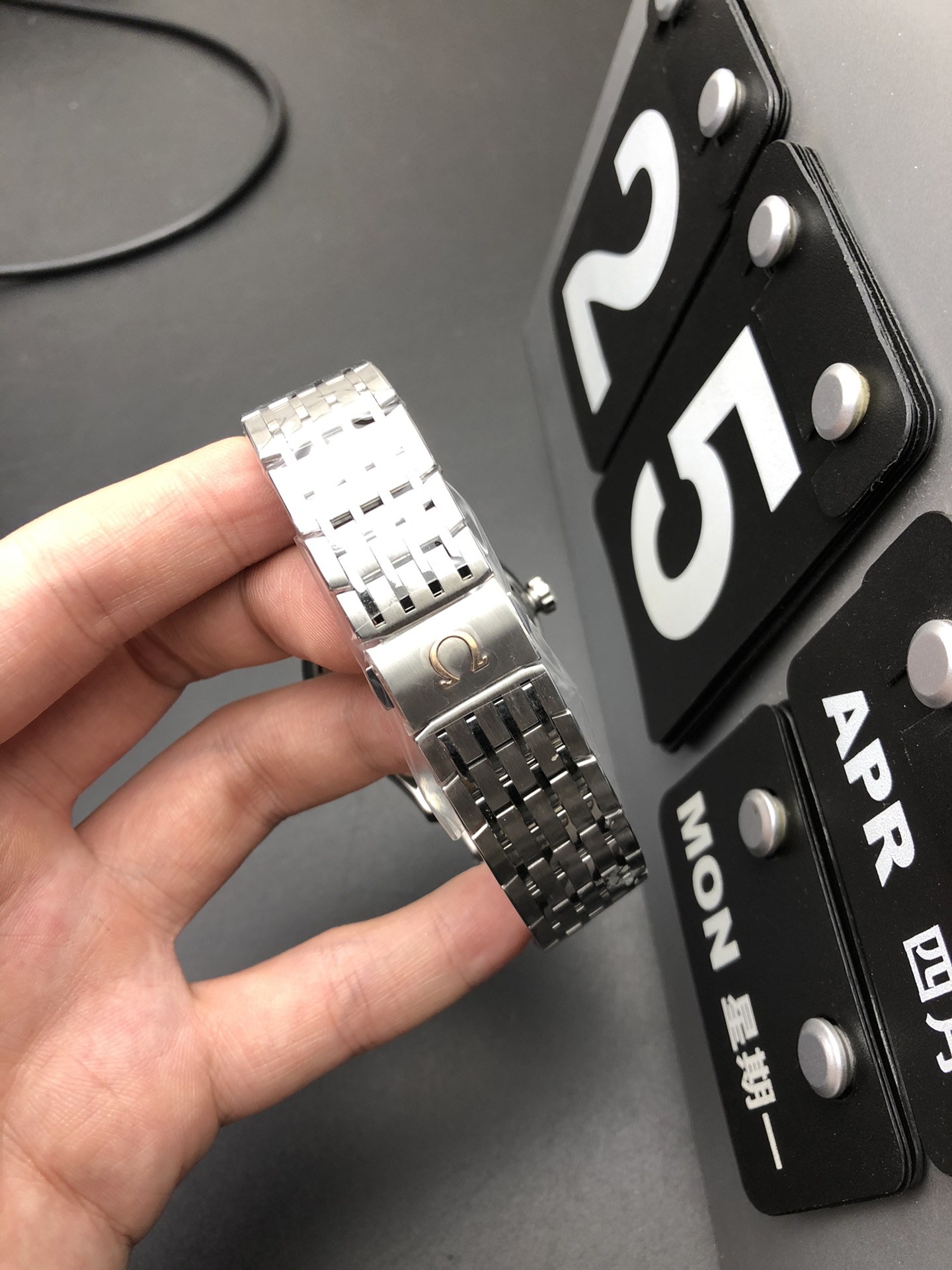 Omega 黑面大蝶飞