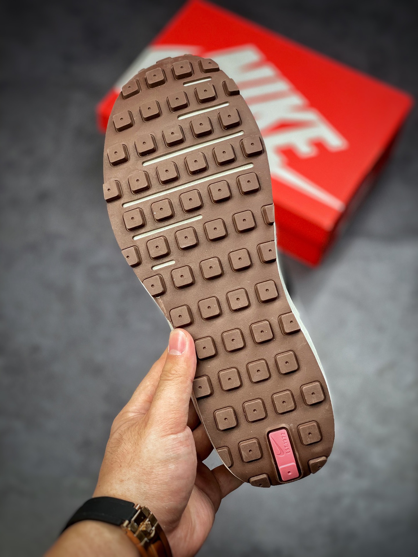 220 Nike Waffle One 低帮跑步鞋 黑粉紫 DM5446-701