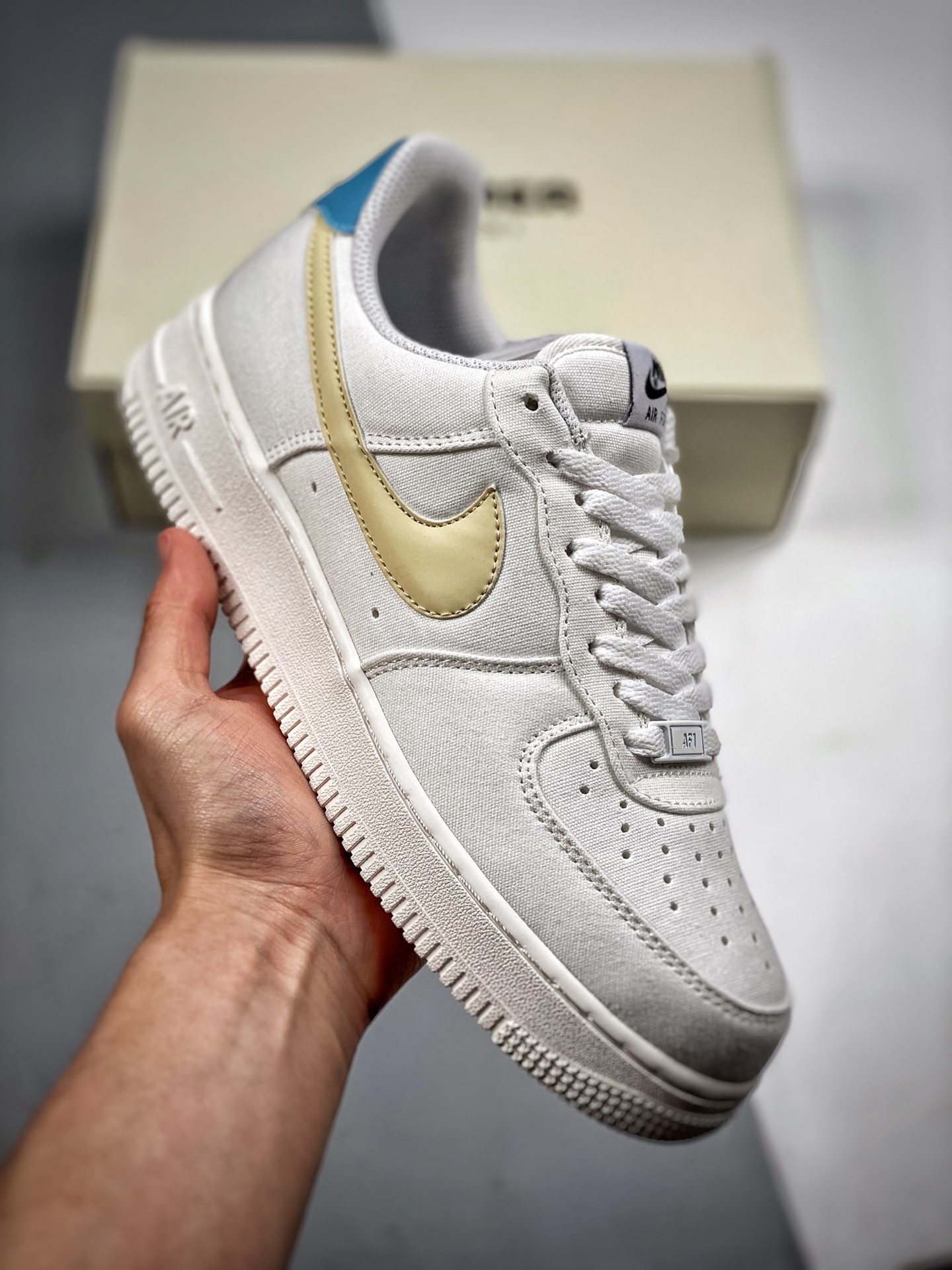 -3 Nike Air Force 1 Low '07 Blanco Oro Azul Zapatilla casual de caña baja de la Fuerza Aérea Uno. Cuero personalizado, …