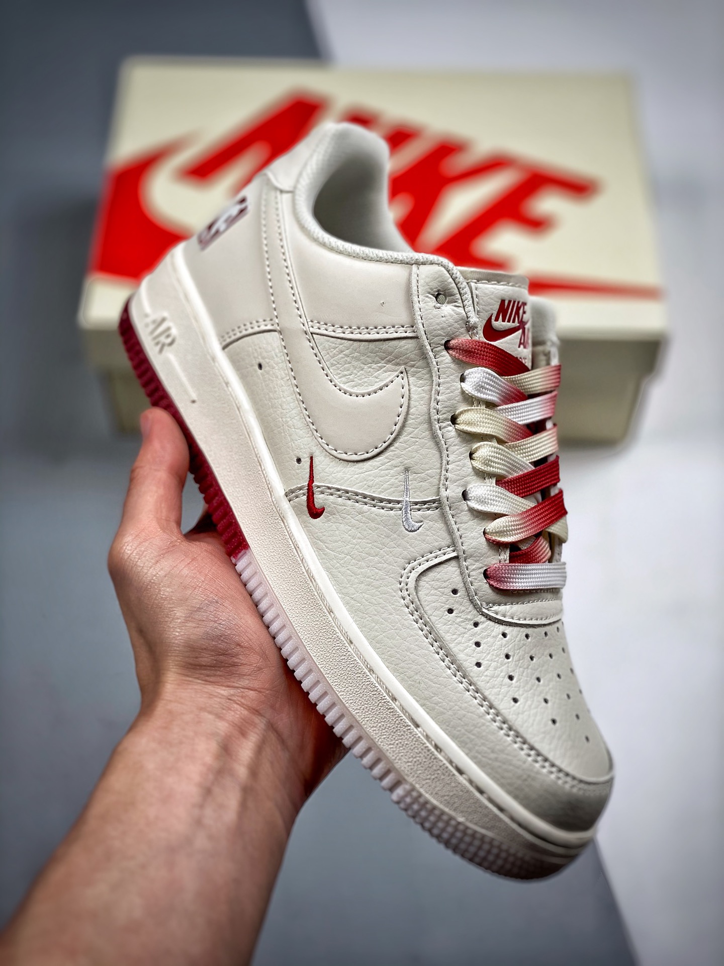 -3 Nike Air Force 1 Low '07 Degradado Blanco Rojo Zapatilla casual de caña baja de la Fuerza Aérea Uno. Cuero…