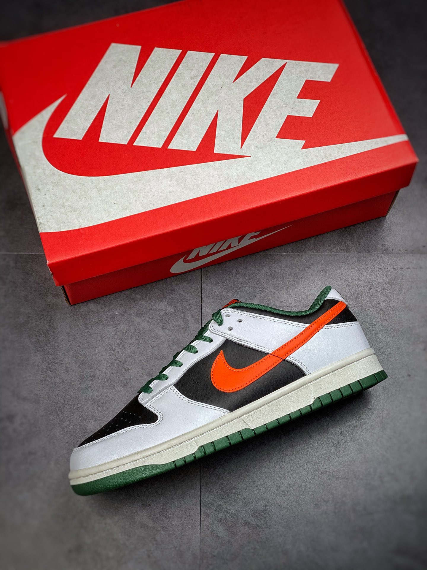 320 Nike Dunk Low ”White/Black/Green” 白黑绿 DO7412-997