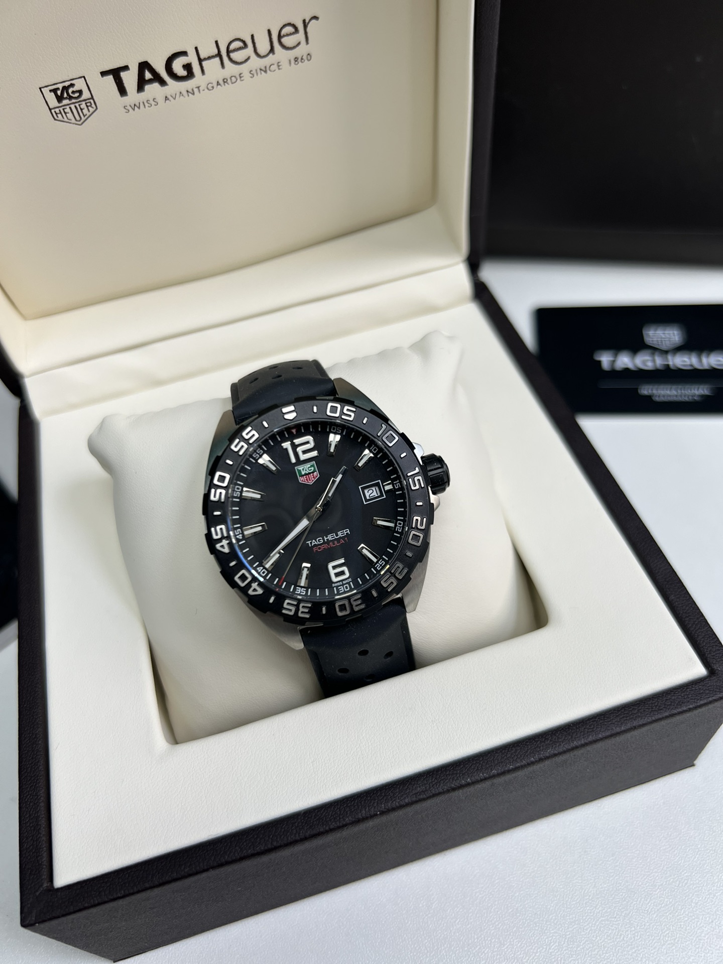 Lote de relojes de cuarzo originales Tagheuer TAG Heuer serie F1, más de 10,000 contadores, tanto en términos…