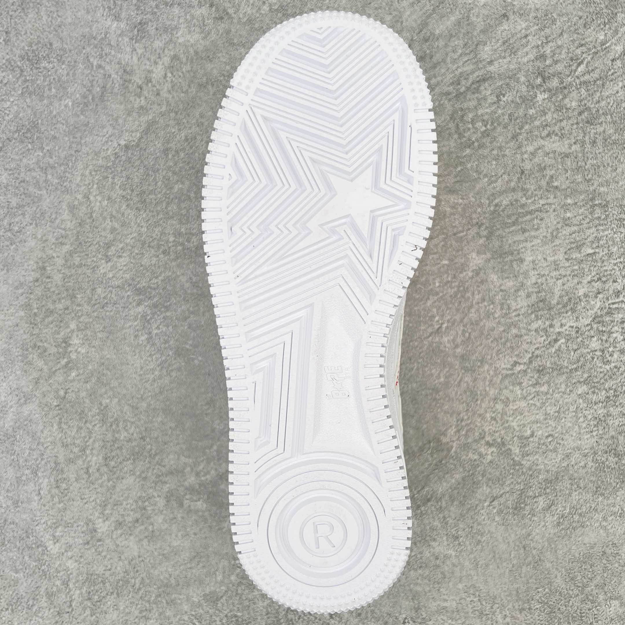 图片[9]-＃C版纯原 Bape Sta To Low 明星同款 猿人头经典漆皮低帮运动休闲板鞋 全套原纸板楦头开发 确保原汁原味 市场最完美低趴版型 一比一鞋头弧度高度鞋身弧度 外贸平台指定订单 匠心打造 开发时长超过半年 独家私模磨具冲刀加持 原厂特供皮料光泽色卡零偏差 内里均采用市场最好的超软原厂填充棉 原数据进口机台高频印压LOGO 最高QC检验标准 控制溢胶瑕疵 深浅定位均保持zp一致 中底嵌入Ortholite缓震材质 全套原包装 包含猿人logo 定制防尘袋 尺码：36 36.5 37 38 38.5 40 40.5 41 42 42.5 43 44 44.5 45 46-选品中心