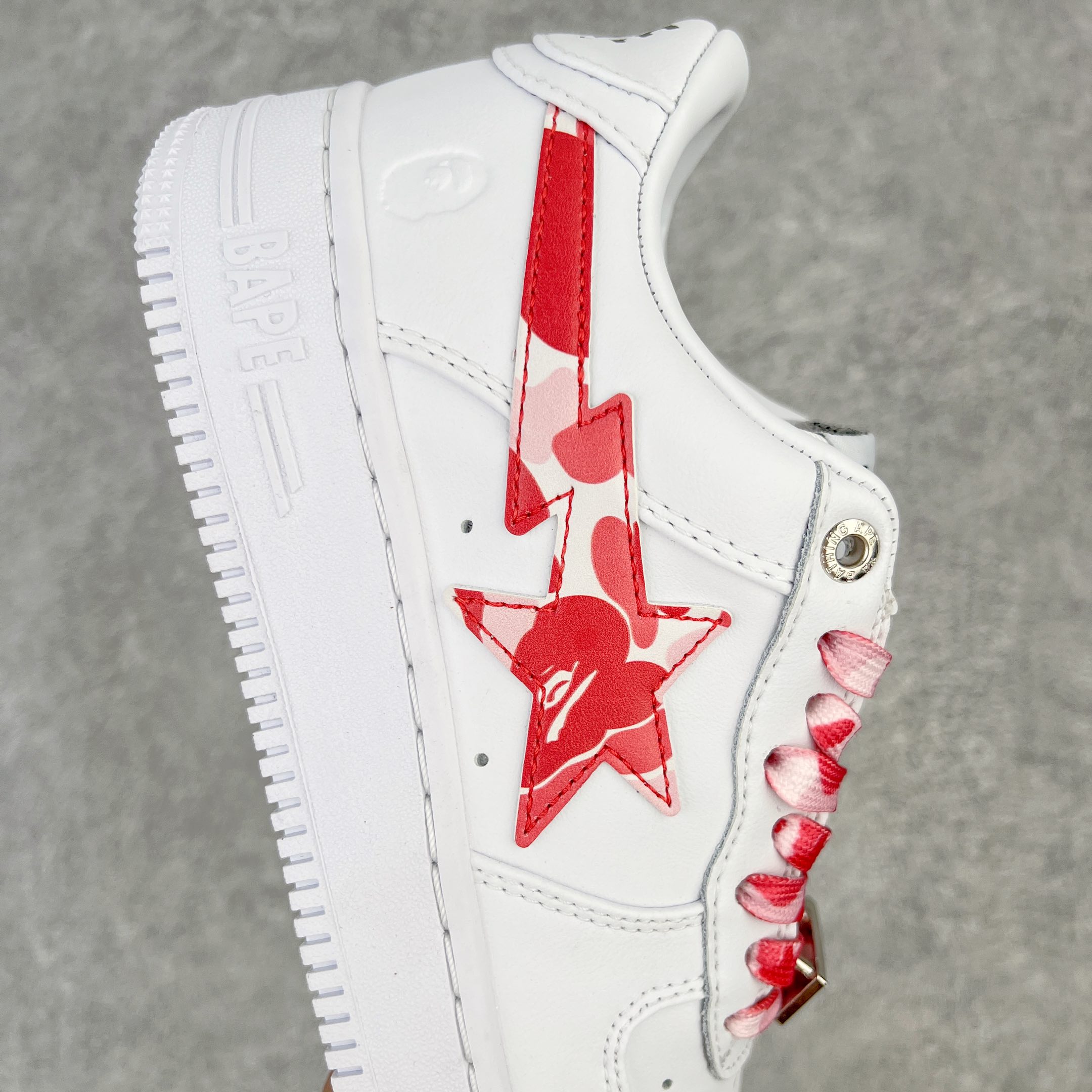 图片[6]-＃C版纯原 Bape Sta To Low 明星同款 猿人头经典漆皮低帮运动休闲板鞋 全套原纸板楦头开发 确保原汁原味 市场最完美低趴版型 一比一鞋头弧度高度鞋身弧度 外贸平台指定订单 匠心打造 开发时长超过半年 独家私模磨具冲刀加持 原厂特供皮料光泽色卡零偏差 内里均采用市场最好的超软原厂填充棉 原数据进口机台高频印压LOGO 最高QC检验标准 控制溢胶瑕疵 深浅定位均保持zp一致 中底嵌入Ortholite缓震材质 全套原包装 包含猿人logo 定制防尘袋 尺码：36 36.5 37 38 38.5 40 40.5 41 42 42.5 43 44 44.5 45 46-选品中心