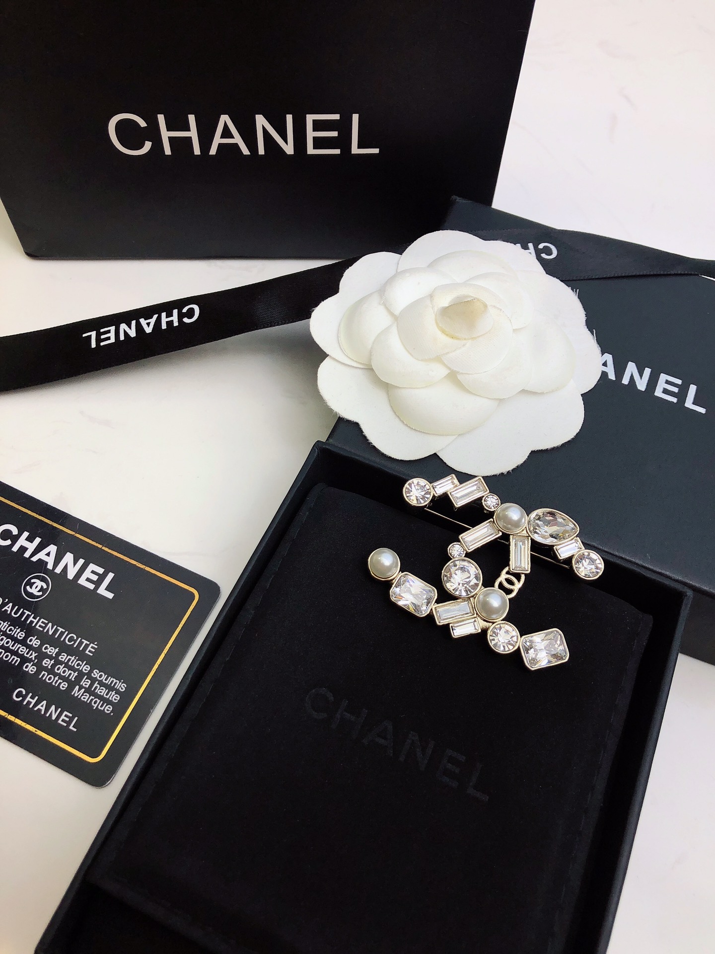 chanel crystal pearl cc brooch