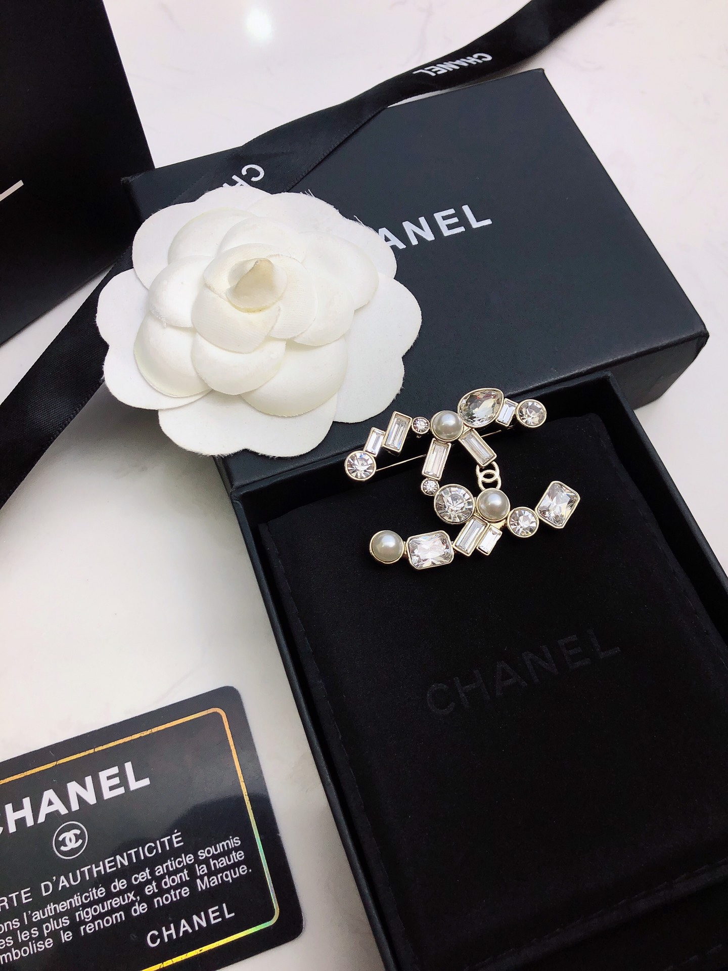 chanel crystal pearl cc brooch