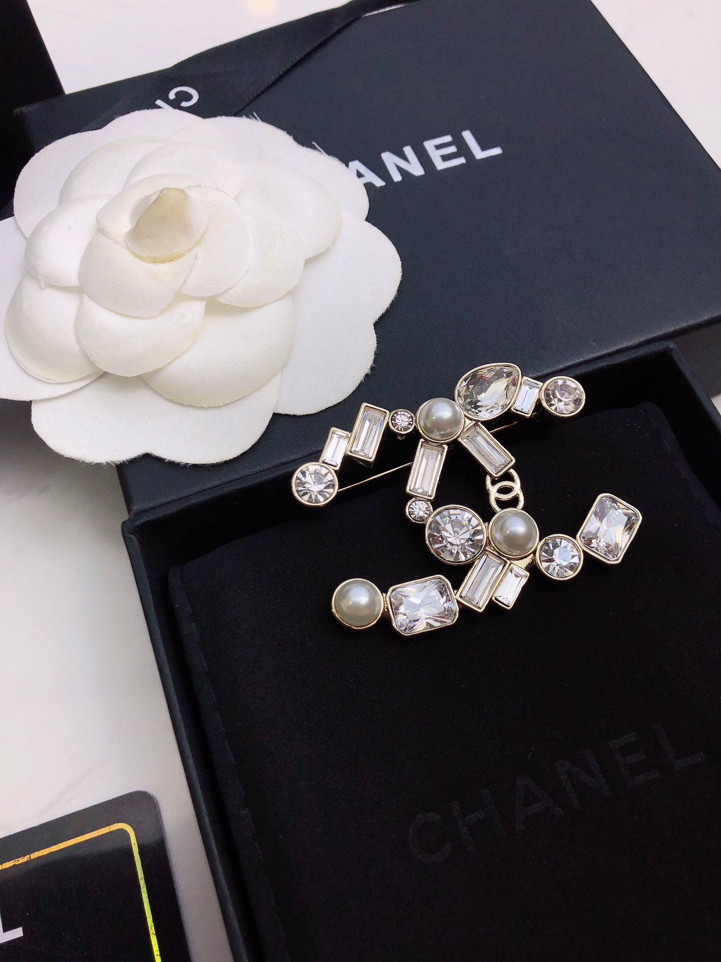 chanel crystal pearl cc brooch