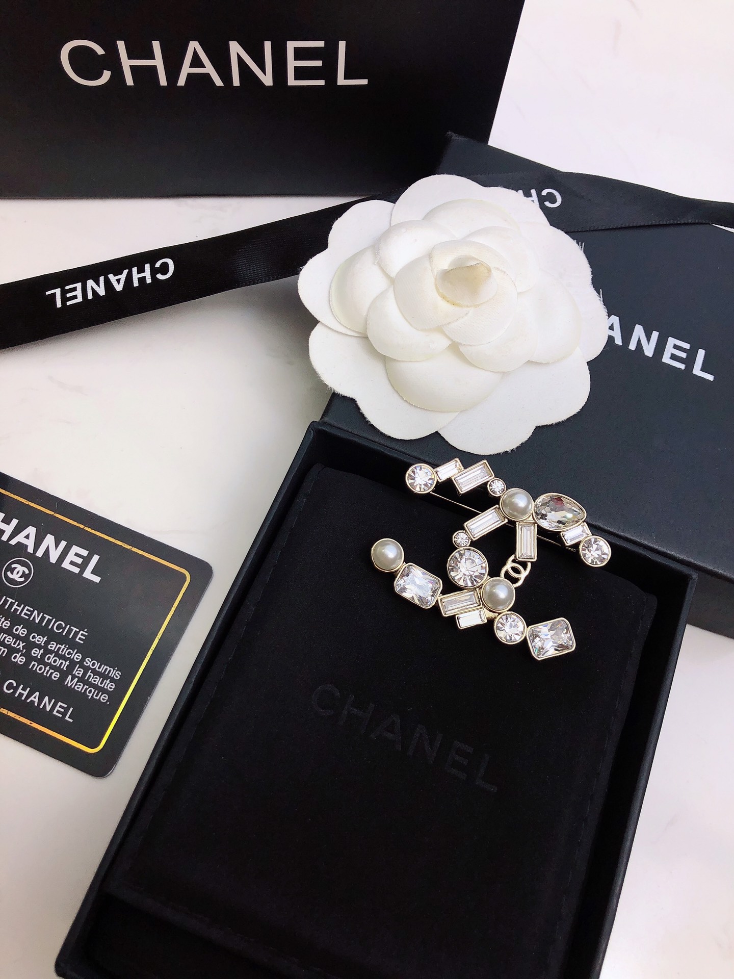chanel crystal pearl cc brooch