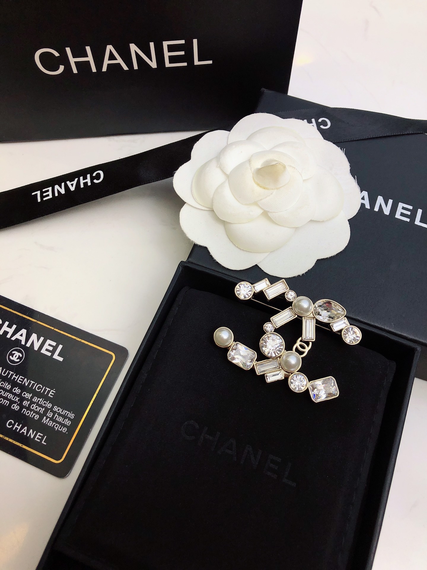 chanel crystal pearl cc brooch