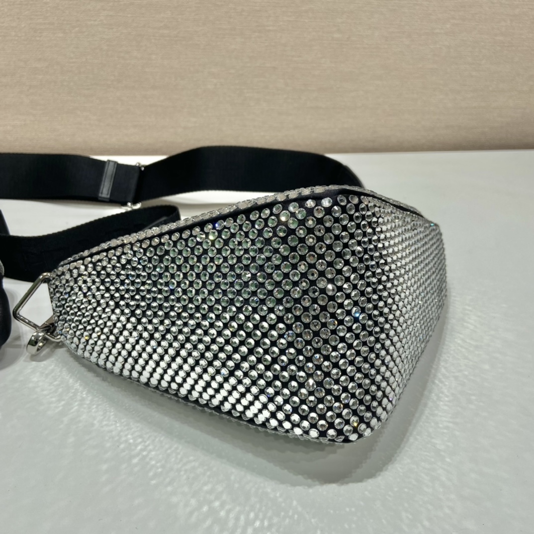 PRADA普拉达几何图案闪钻三角包1BH190