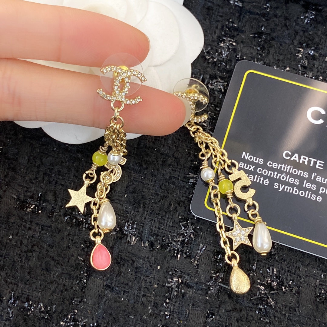  编码E1834  
🛍耳钉热销款火爆上新❣
🛍同步专柜‼独家高端品质实拍图‼代购级别‼做工精致细腻👍重