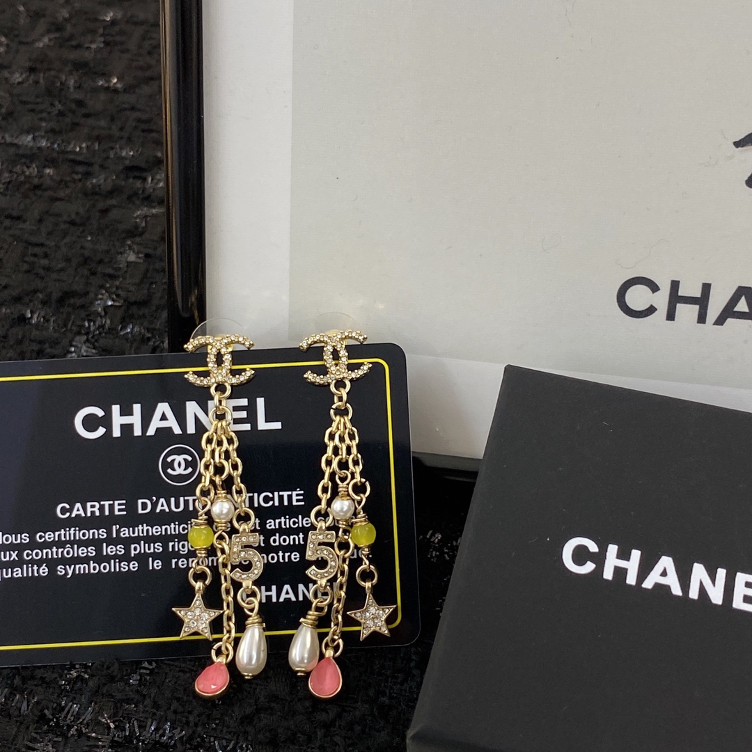  编码E1834  
🛍耳钉热销款火爆上新❣
🛍同步专柜‼独家高端品质实拍图‼代购级别‼做工精致细腻👍重