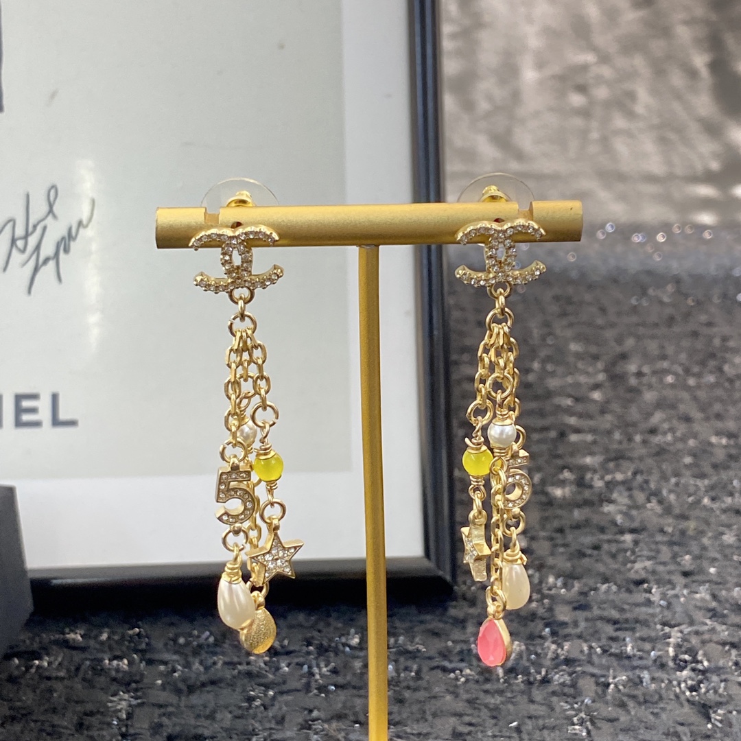  编码E1834  
🛍耳钉热销款火爆上新❣
🛍同步专柜‼独家高端品质实拍图‼代购级别‼做工精致细腻👍重
