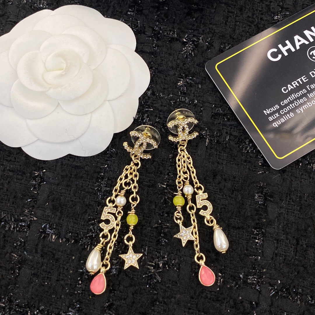  编码E1834  
🛍耳钉热销款火爆上新❣
🛍同步专柜‼独家高端品质实拍图‼代购级别‼做工精致细腻👍重
