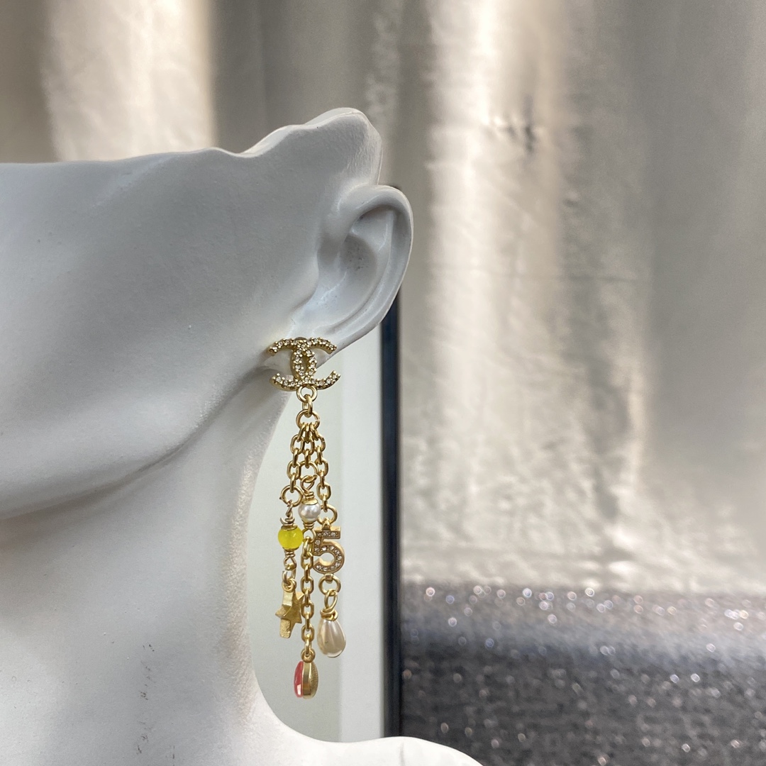  编码E1834  
🛍耳钉热销款火爆上新❣
🛍同步专柜‼独家高端品质实拍图‼代购级别‼做工精致细腻👍重