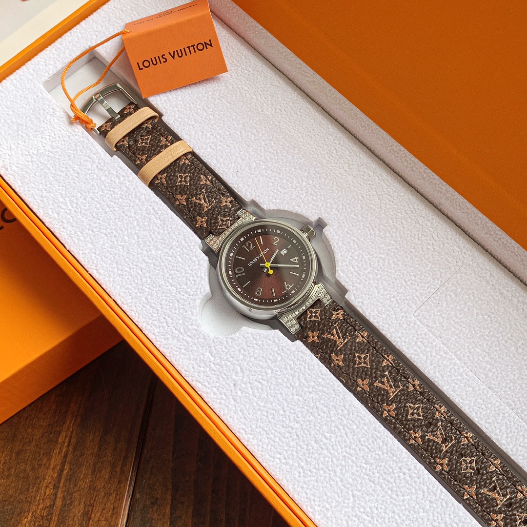 Se acerca el popular reloj LV con incrustaciones de circonitas