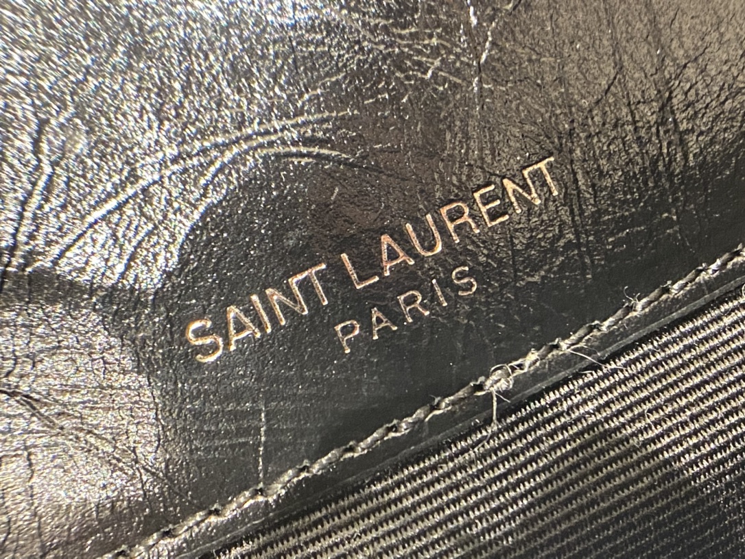 YSL 𝐍𝐢𝐤𝐢 22𝐜𝐦 邮差包 633151黑色/银链