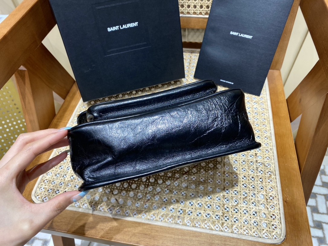 YSL 𝐍𝐢𝐤𝐢 22𝐜𝐦 邮差包 633151黑色/银链