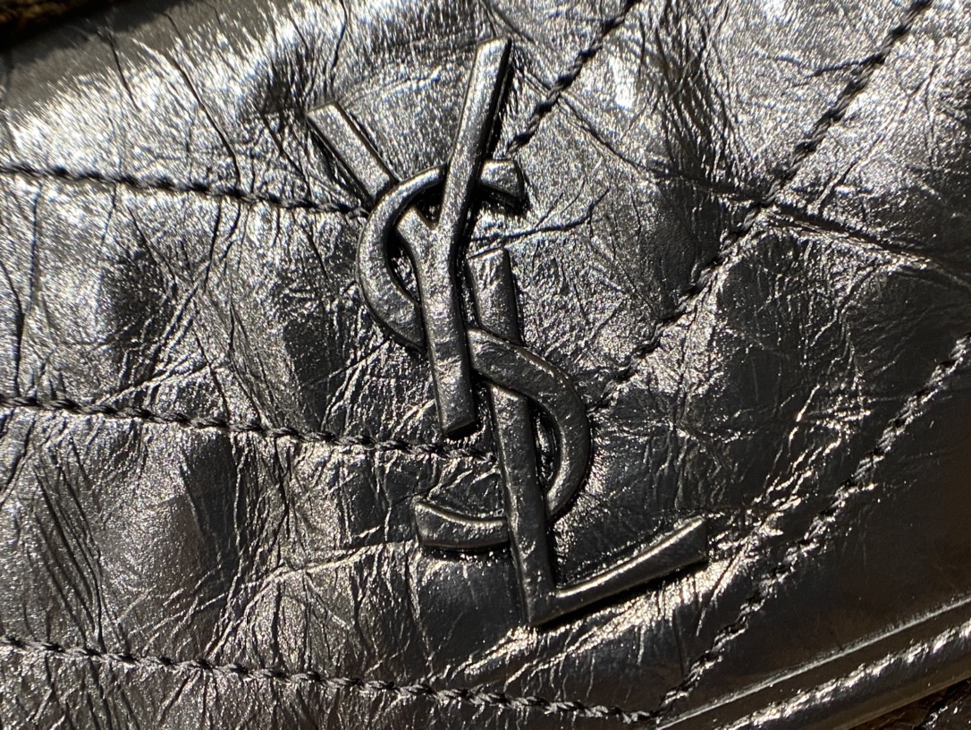 YSL 𝐍𝐢𝐤𝐢 22𝐜𝐦 邮差包 633151黑色/银链