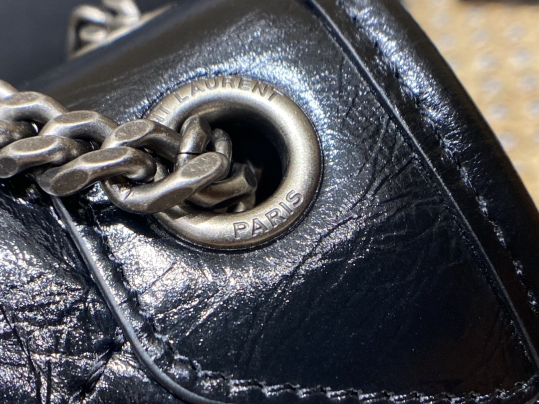 YSL 𝐍𝐢𝐤𝐢 22𝐜𝐦 邮差包 633151黑色/银链