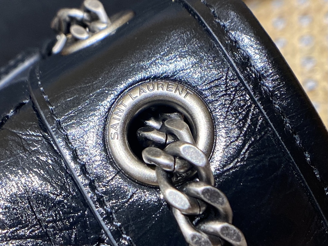 YSL 𝐍𝐢𝐤𝐢 22𝐜𝐦 邮差包 633151黑色/银链