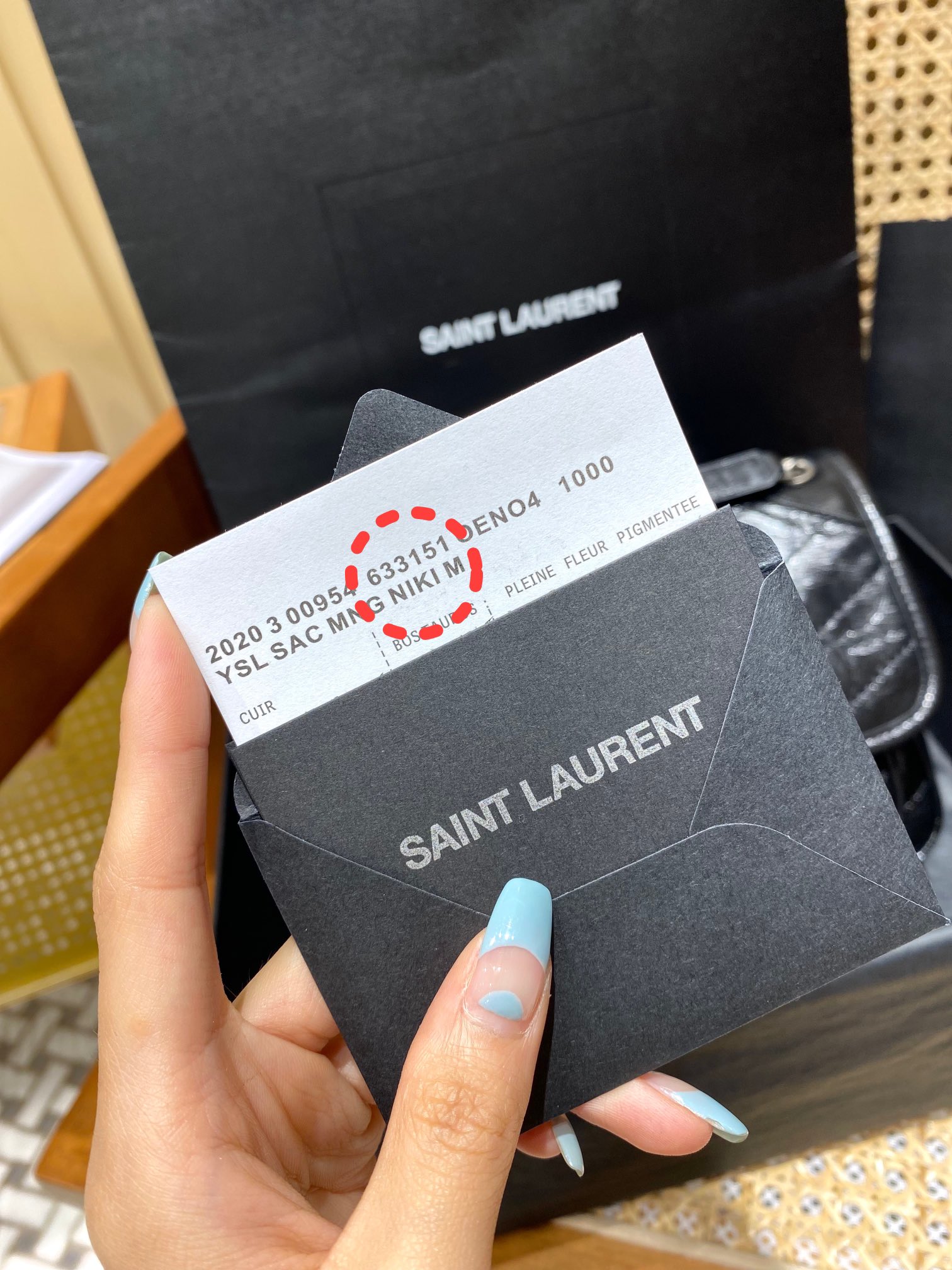 YSL 𝐍𝐢𝐤𝐢 22𝐜𝐦 邮差包 633151黑色/银链