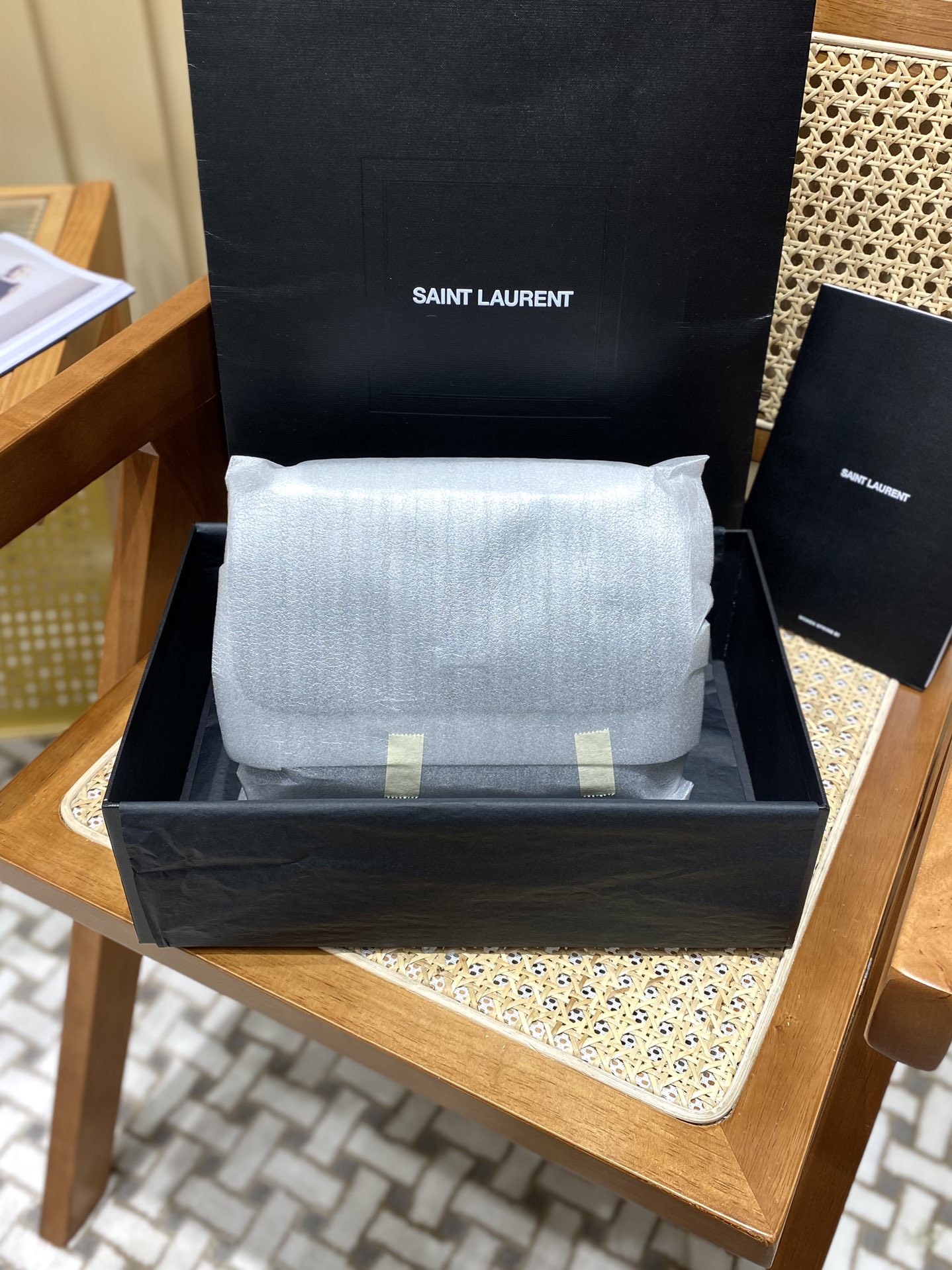 YSL 𝐍𝐢𝐤𝐢 22𝐜𝐦 邮差包 633151黑色/银链