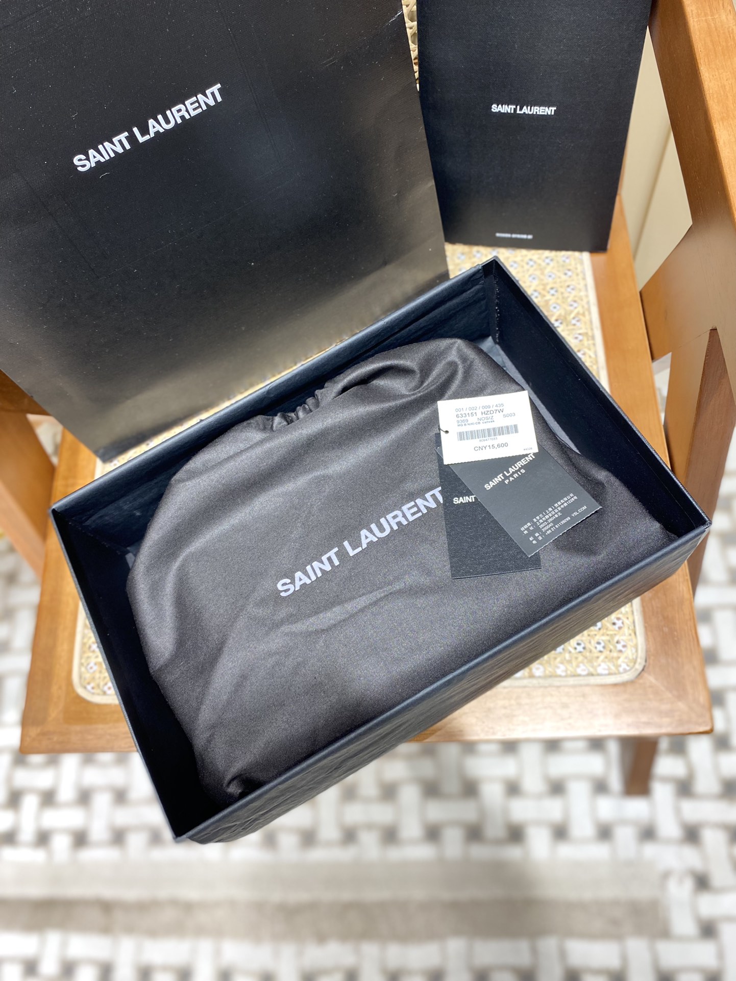 YSL 𝐍𝐢𝐤𝐢 22𝐜𝐦 邮差包 633151黑色/银链