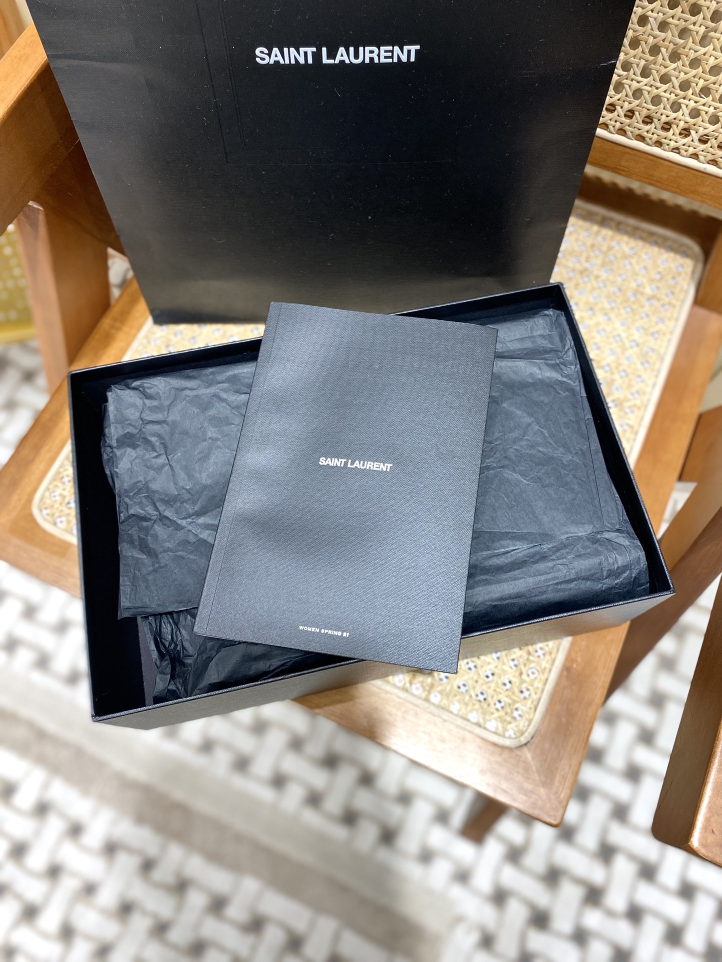 YSL 𝐍𝐢𝐤𝐢 22𝐜𝐦 邮差包 633151黑色/银链
