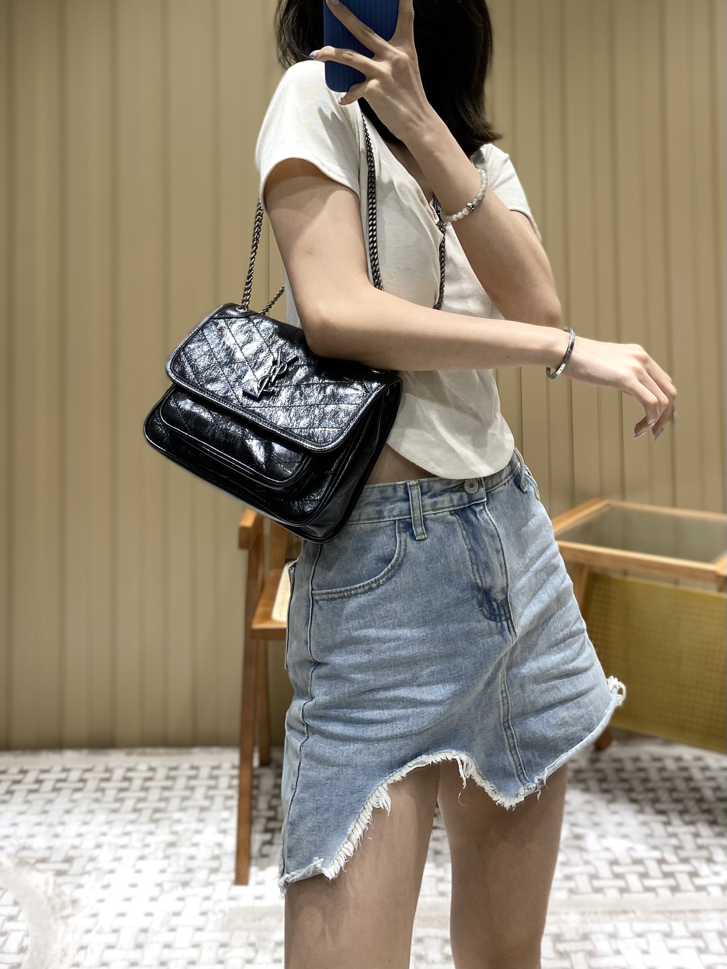 YSL 𝐍𝐢𝐤𝐢 22𝐜𝐦 邮差包 633151黑色/银链