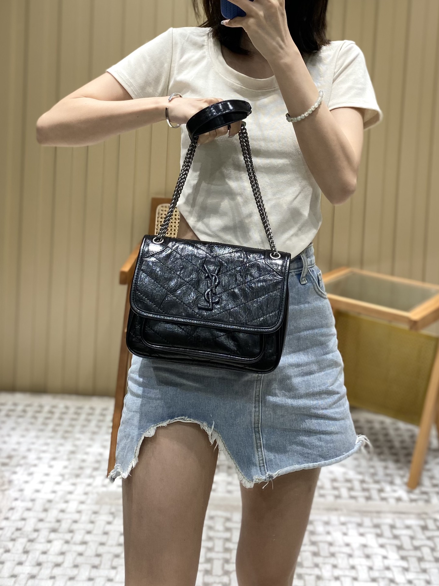 YSL 𝐍𝐢𝐤𝐢 22𝐜𝐦 邮差包 633151黑色/银链