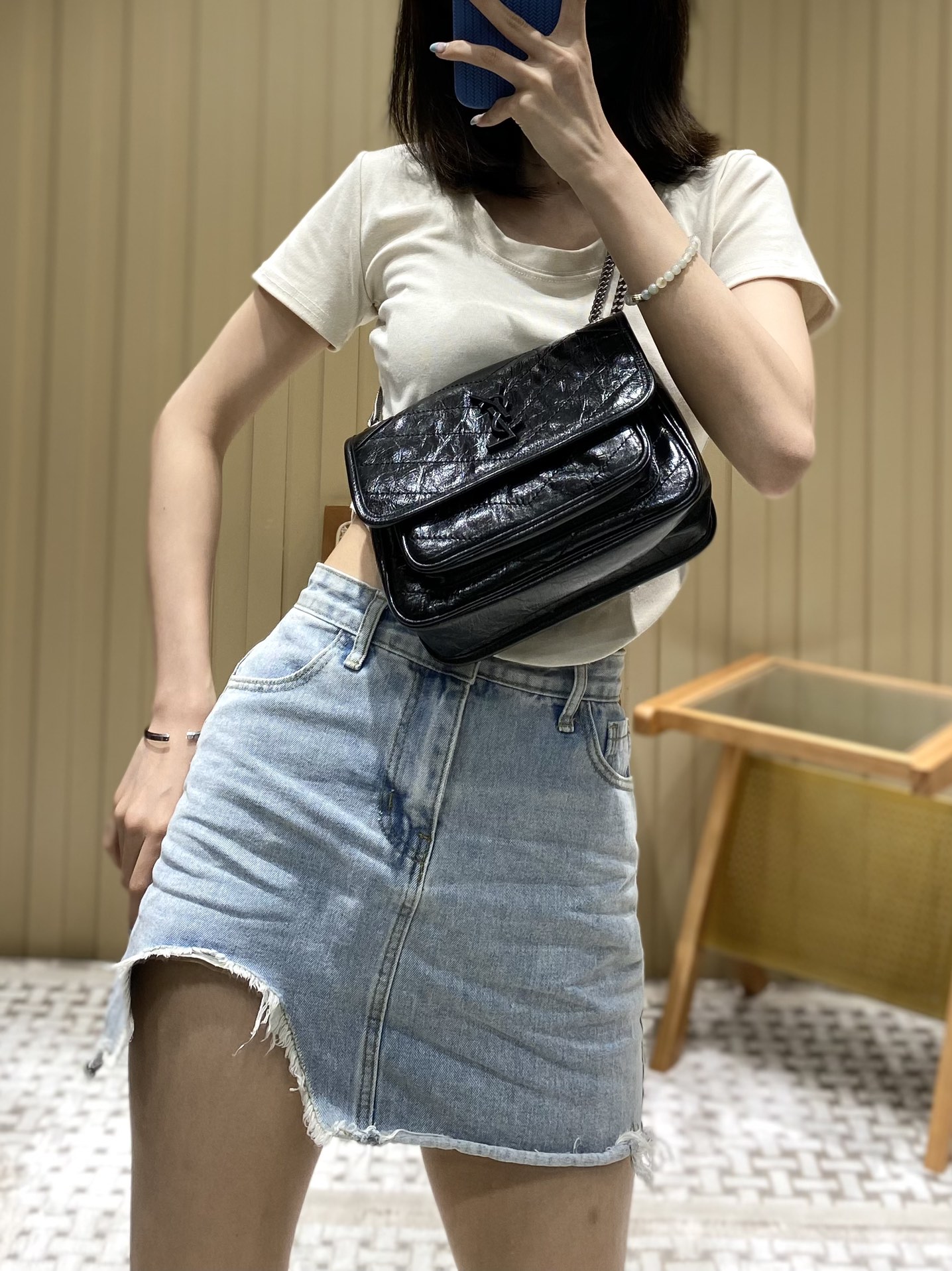 YSL 𝐍𝐢𝐤𝐢 22𝐜𝐦 邮差包 633151黑色/银链