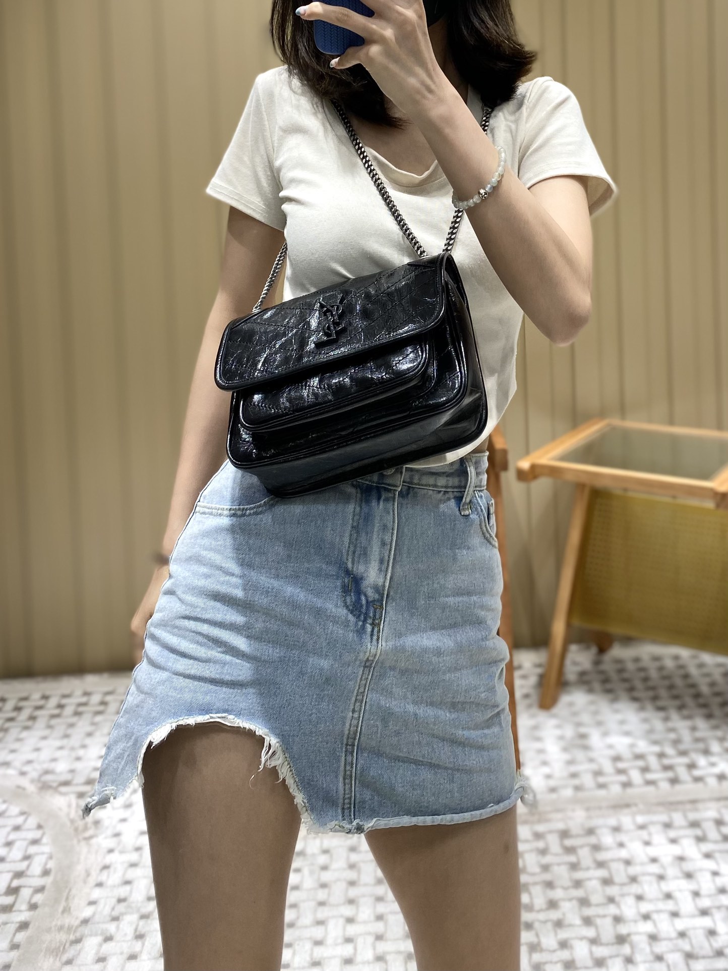 YSL 𝐍𝐢𝐤𝐢 22𝐜𝐦 邮差包 633151黑色/银链