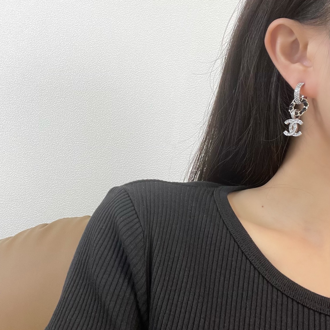 新款☑️CHANEL香奈儿双c黑皮绳耳钉耳环