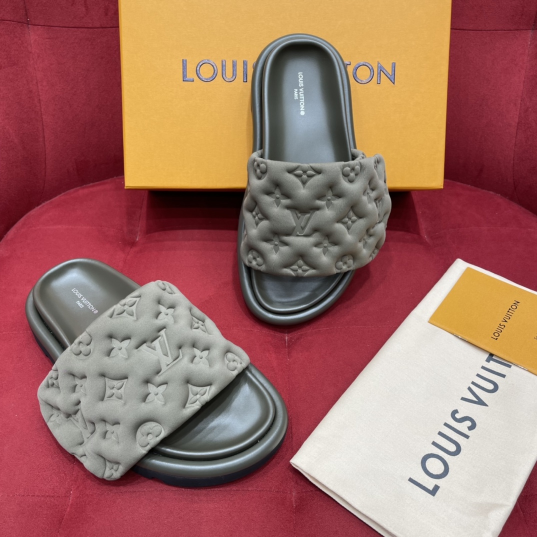 LV/路易威登   老花浮雕图案爆款女士凉鞋