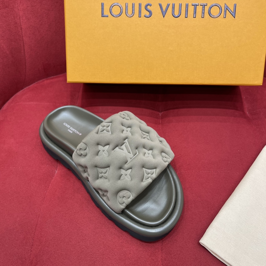 LV/路易威登   老花浮雕图案爆款女士凉鞋