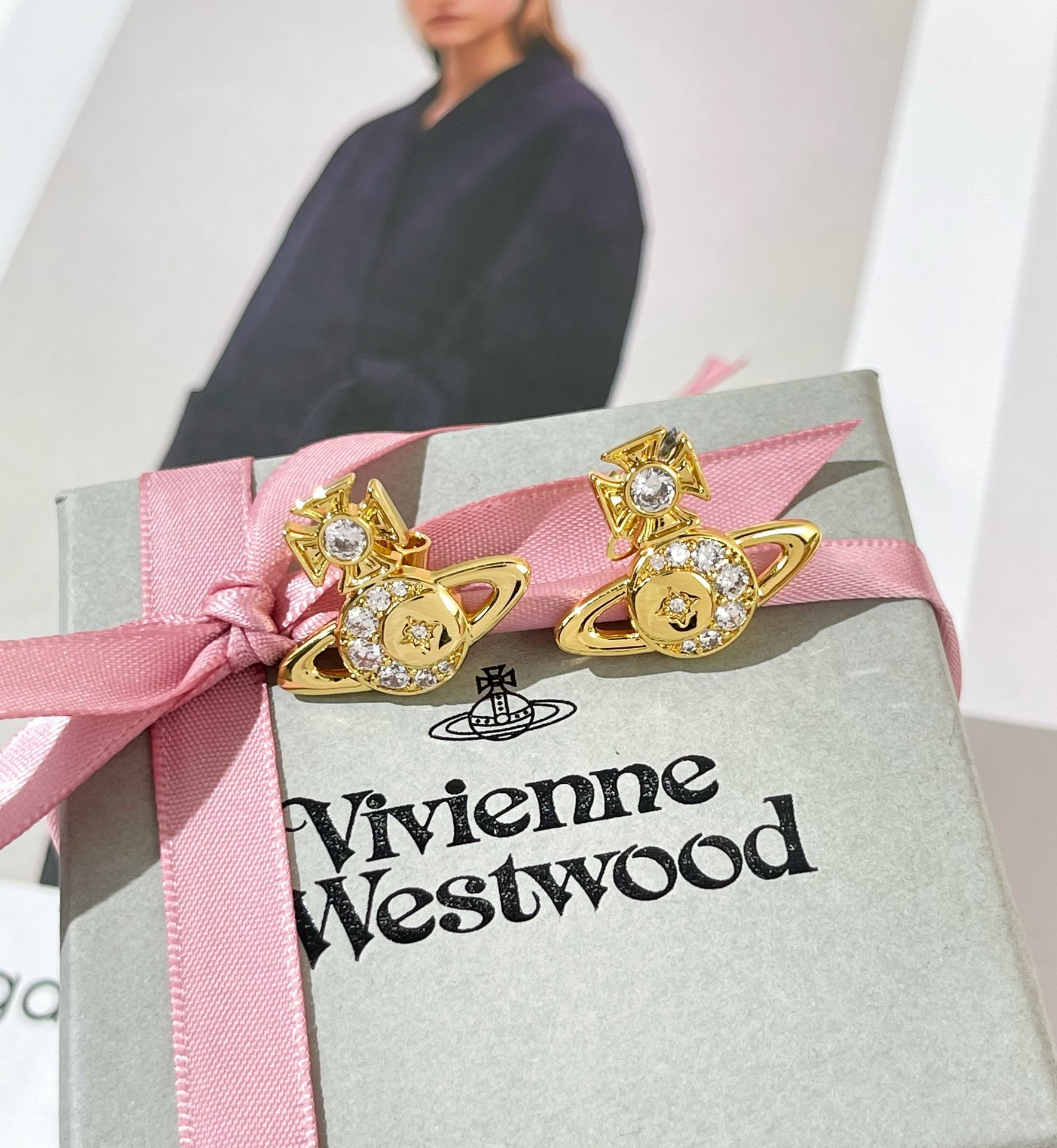 新款☑️ Vivienne Westwood西太后满钻土星耳钉耳环