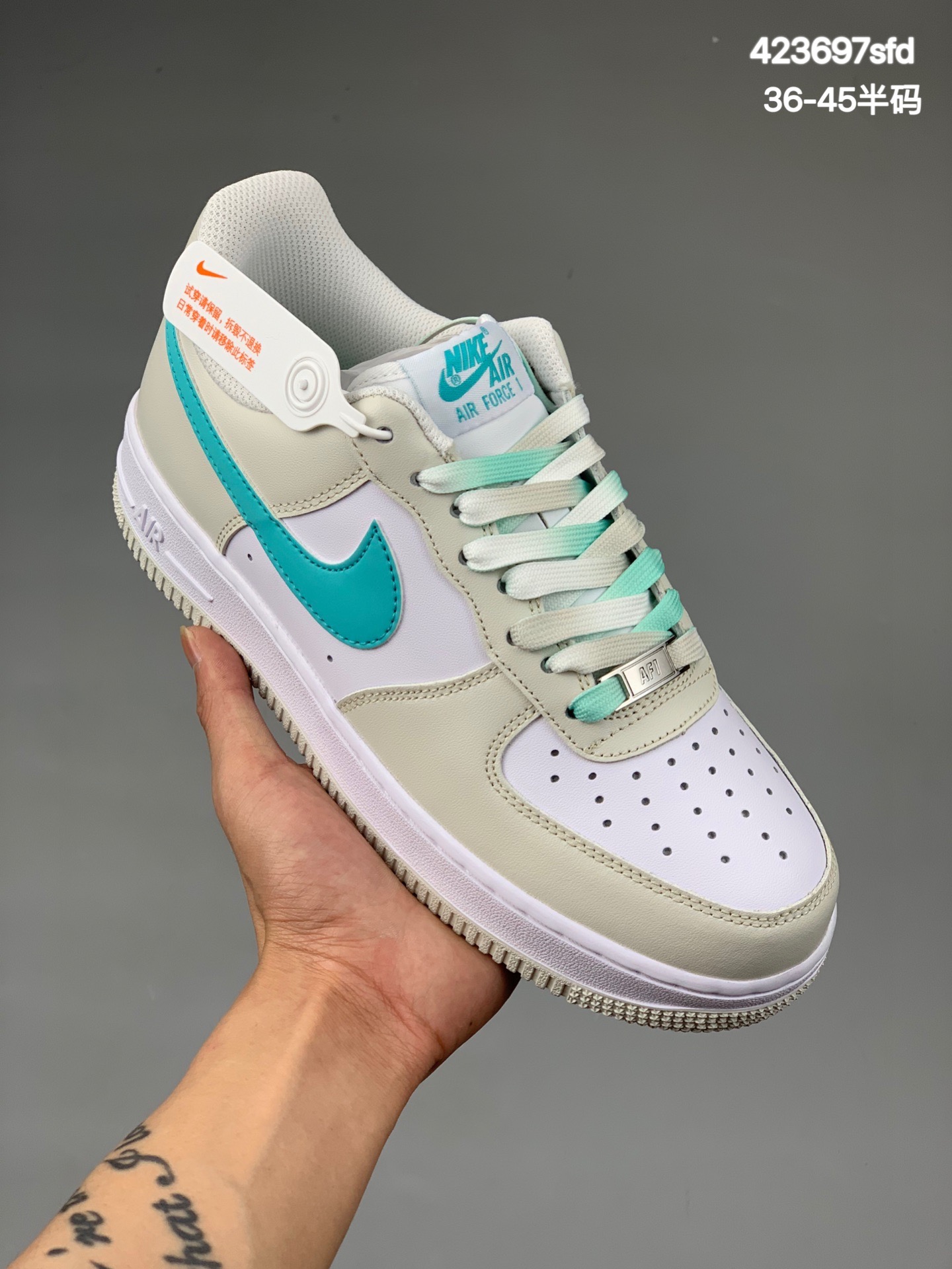 
公司级 Nike Air Force 1 Low 07 灰白蓝勾#原楦头原纸板 打造纯正空军版型#专注外贸渠道 全掌内置蜂窝气垫 #原盒配件 原厂中底钢印、拉帮完美   官方货号：LZ6699 555Size：36 36.5 37.5 38 38.5 39 40 40.5 41 42 42.5 43 44 44.5 45
编码：425697sfd